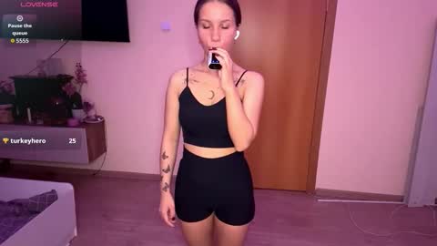 Snapshot of delphineframpton chatting on 10.16.25 delphineframpton online show from 10.16.25