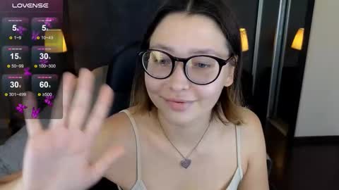 Snapshot of demi_loran chatting on 09.19.25 DEMI online show from 09.19.25