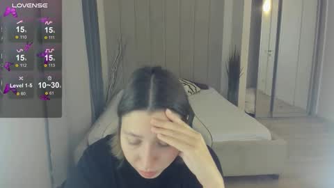 Snapshot of demi_loran chatting on 09.20.25 DEMI online show from 09.20.25