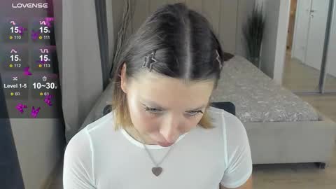 Snapshot of demi_loran chatting on 10.09.25 DEMI online show from 10.09.25