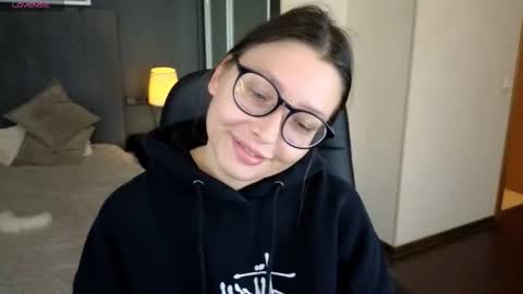 Snapshot of demi_loran chatting on 10.25.25 DEMI online show from 10.25.25