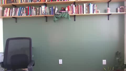 Snapshot of demmetria chatting on 11.04.25 demmetria online show from 11.04.25