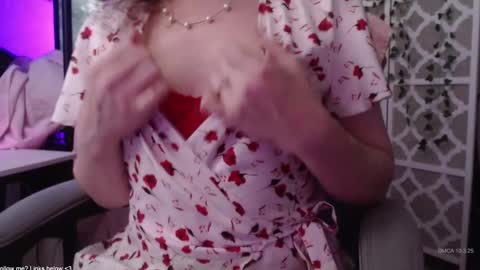 Snapshot of demuredeliah chatting on 10.03.25 Deliah online show from 10.03.25