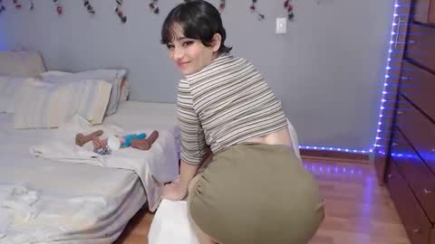 Denisse    schedule Monday to Friday 1300-1900 mexican time Saturday-maybe it could be a surprise IDEPENDENT MODEL online show from 12.20.24