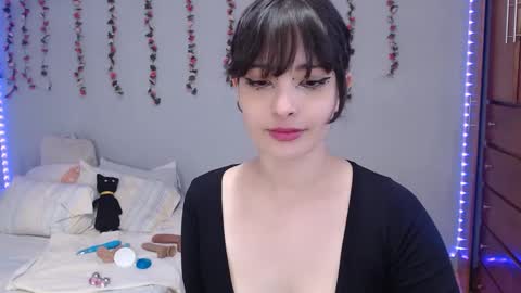 Denisse    schedule Monday to Friday 1300-1900 mexican time Saturday-maybe it could be a surprise IDEPENDENT MODEL online show from 01.04.25