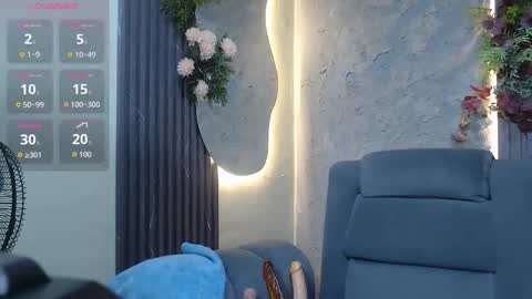 Laura online show from 12.21.25