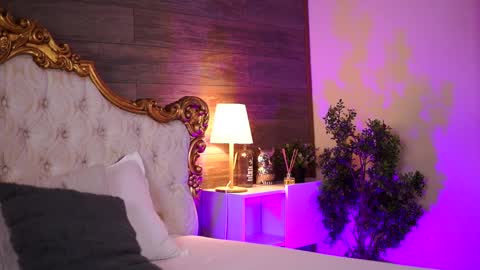 denisedevilles online show from 01.04.25