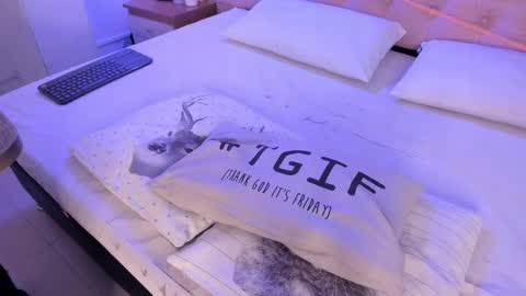 denisse_logan online show from 10.22.25