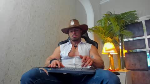 Snapshot of dennis_cox_ chatting on 01.03.25 dennis_cox_ online show from 01.03.25