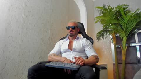 Snapshot of dennis_cox_ chatting on 01.08.25 dennis_cox_ online show from 01.08.25