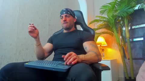 Snapshot of dennis_cox_ chatting on 01.17.25 dennis_cox_ online show from 01.17.25