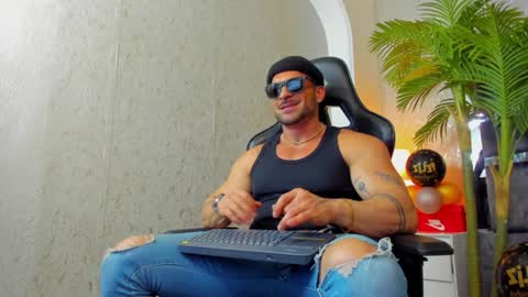 Snapshot of dennis_cox_ chatting on 01.22.25 dennis_cox_ online show from 01.22.25