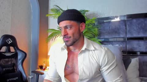 Snapshot of dennis_cox_ chatting on 01.29.25 dennis_cox_ online show from 01.29.25