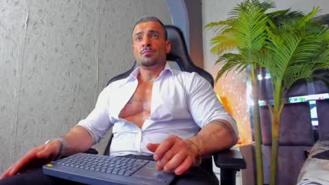 Snapshot of dennis_cox_ chatting on 01.30.25 dennis_cox_ online show from 01.30.25