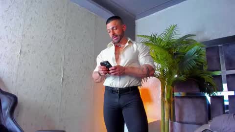 Snapshot of dennis_cox_ chatting on 03.10.25 dennis_cox_ online show from 03.10.25