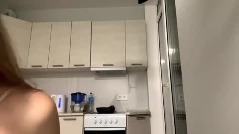 Snapshot of denniskibler chatting on 09.23.25 Denni online show from 09.23.25