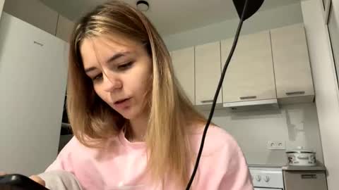 Snapshot of denniskibler chatting on 10.07.25 Denni online show from 10.07.25