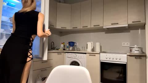 Snapshot of denniskibler chatting on 10.09.25 Denni online show from 10.09.25