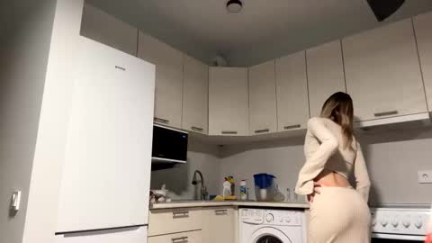 Snapshot of denniskibler chatting on 10.11.25 Denni online show from 10.11.25