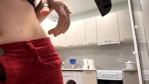 Snapshot of denniskibler chatting on 10.12.25 Denni online show from 10.12.25