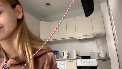 Snapshot of denniskibler chatting on 10.25.25 Denni online show from 10.25.25