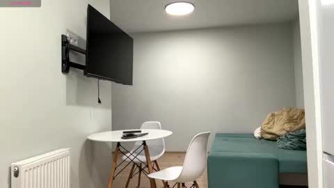 Snapshot of denniskibler chatting on 02.13.26 Denni online show from 02.13.26