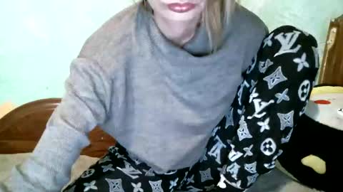 Snapshot of dennisxcarol chatting on 10.18.25 DennisXCarol online show from 10.18.25