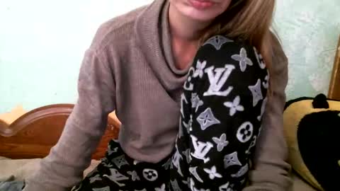 Snapshot of dennisxcarol chatting on 10.19.25 DennisXCarol online show from 10.19.25