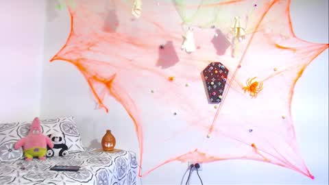 Snapshot of densellwalker chatting on 10.29.25 densellwalker online show from 10.29.25