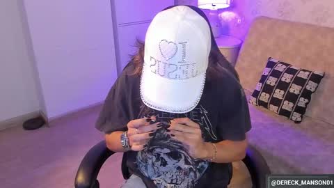 Snapshot of dereck_manson chatting on 10.14.25 dereck_manson online show from 10.14.25