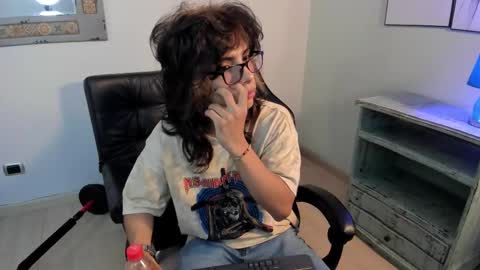 Snapshot of dereck_manson chatting on 10.18.25 dereck_manson online show from 10.18.25