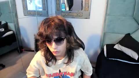 Snapshot of dereck_manson chatting on 10.28.25 dereck_manson online show from 10.28.25