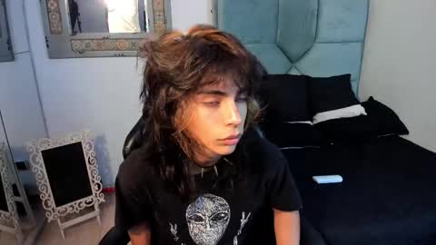 Snapshot of dereck_manson chatting on 10.29.25 dereck_manson online show from 10.29.25