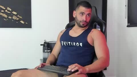 Snapshot of dereck_vega chatting on 12.01.24 Dereck Vega online show from 12.01.24
