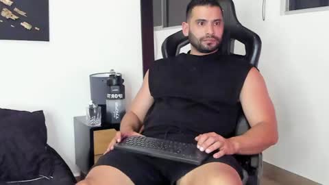 Snapshot of dereck_vega chatting on 12.05.24 Dereck Vega online show from 12.05.24