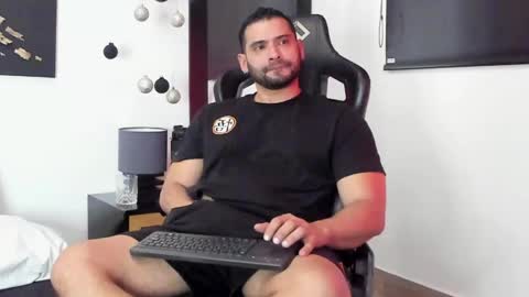 Snapshot of dereck_vega chatting on 12.11.24 Dereck Vega online show from 12.11.24