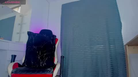 dereckhardd online show from 04.15.26