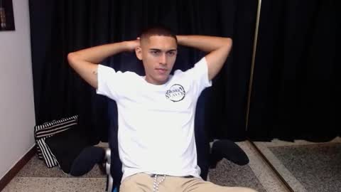 Snapshot of derek_storm_ chatting on 10.24.25 D E R E K online show from 10.24.25