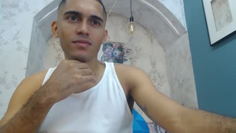 Snapshot of derek_storm_ chatting on 11.07.25 D E R E K online show from 11.07.25