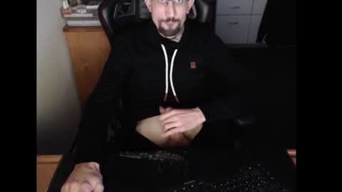 Snapshot of dermattes chatting on 12.07.24 dermattes online show from 12.07.24