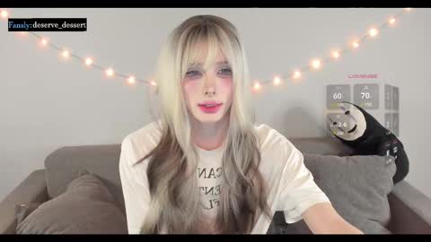 Snapshot of deserve_dessert chatting on 01.09.25 Domi  online show from 01.09.25