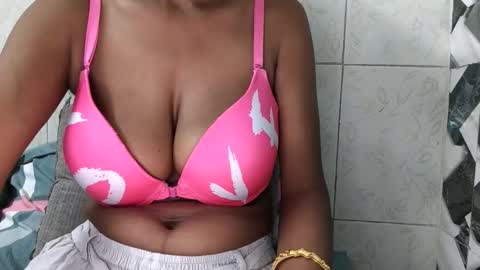 Snapshot of desiprincessaga chatting on 10.31.25 desiprincessaga online show from 10.31.25