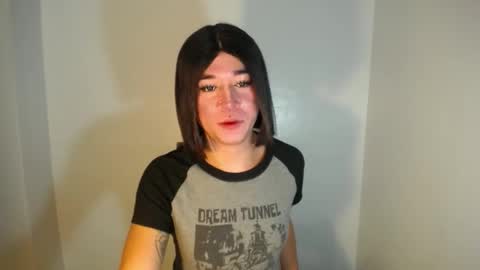 Snapshot of desirable_lorinexx chatting on 12.12.24 LORINE online show from 12.12.24