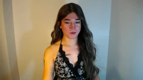 Snapshot of desirable_lorinexx chatting on 12.12.24 LORINE online show from 12.12.24