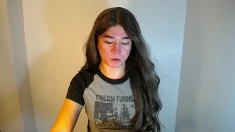 Snapshot of desirable_lorinexx chatting on 12.13.24 LORINE online show from 12.13.24