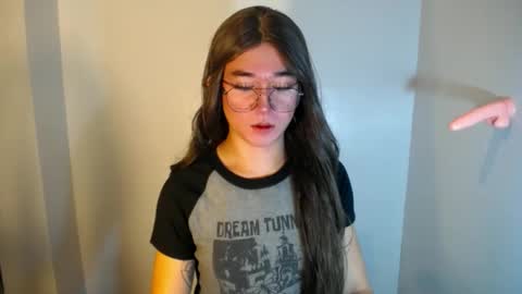 Snapshot of desirable_lorinexx chatting on 12.18.24 LORINE online show from 12.18.24
