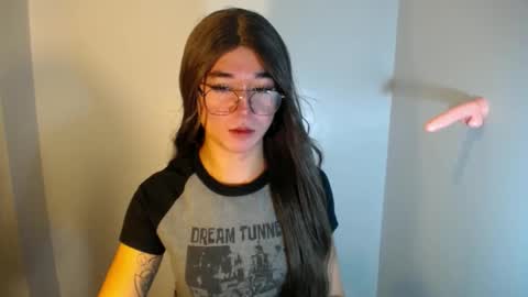 Snapshot of desirable_lorinexx chatting on 12.19.24 LORINE online show from 12.19.24