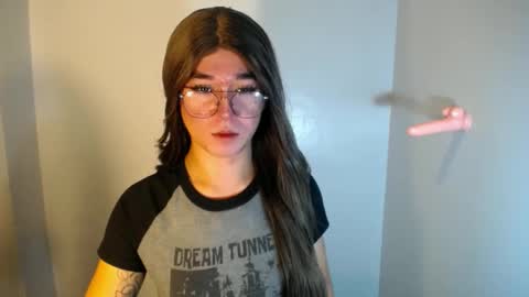 Snapshot of desirable_lorinexx chatting on 12.19.24 LORINE online show from 12.19.24