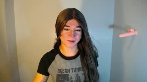 Snapshot of desirable_lorinexx chatting on 12.21.24 LORINE online show from 12.21.24