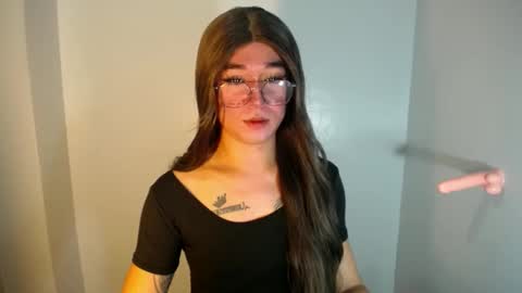 Snapshot of desirable_lorinexx chatting on 12.23.24 LORINE online show from 12.23.24